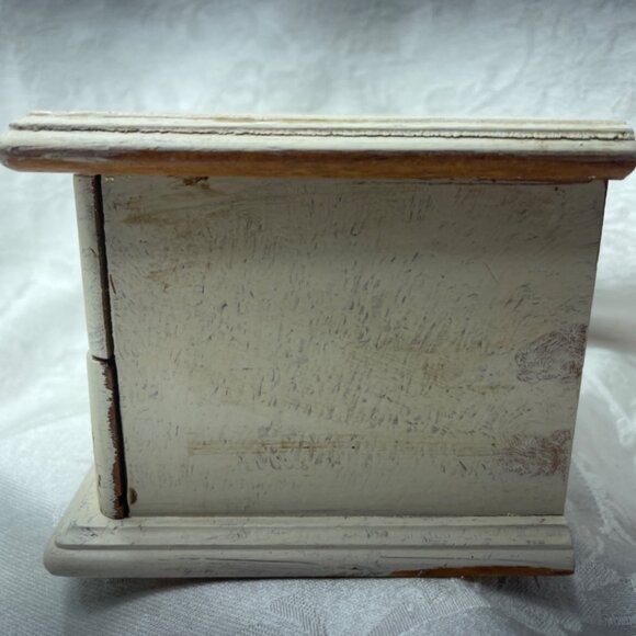 Vintage Refurbished Painted Wooden Jewely box 7”x 4.5” x 3.75” Green Velvet Inte - Picture 4 of 7